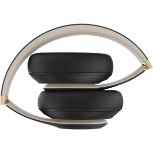 Beats Studio Pro – Black & Gold MC2N4LL/A